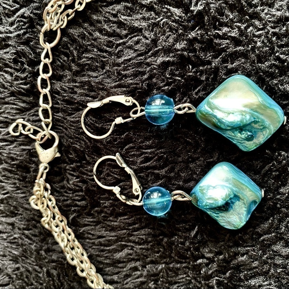 Silver & turquoise colored  beads & abalone shell tri-level necklace & earrings. - Picture 3 of 4
